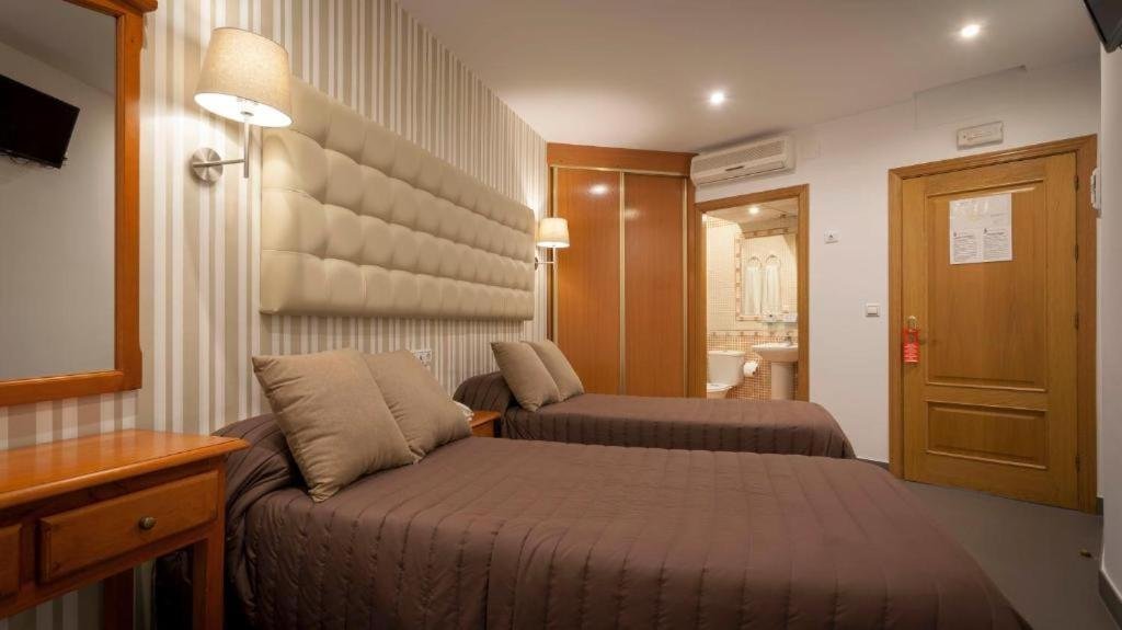 Twin Room at Hotel Rambla Emérita with two single beds